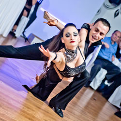 latin-dance-couple-passion-moment